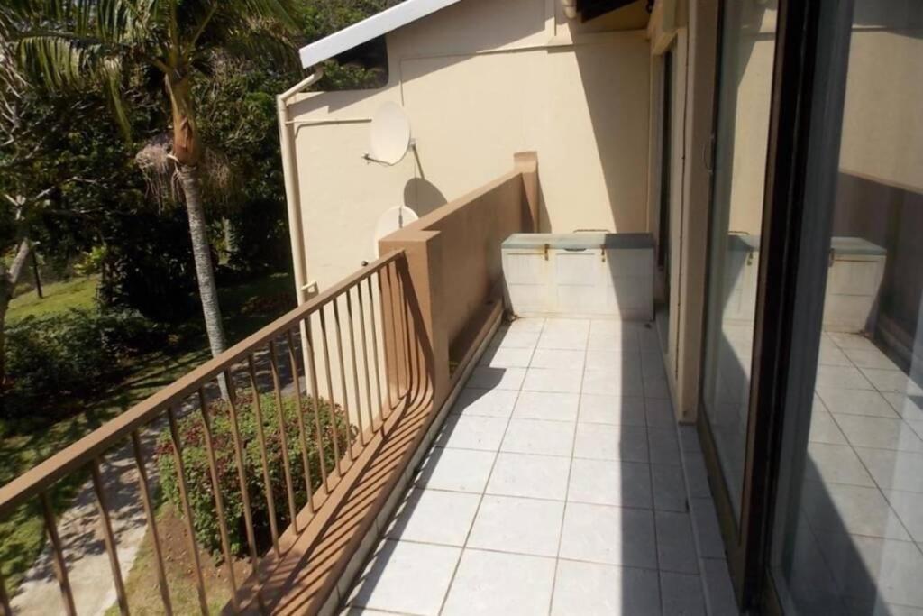 Direct Access To The Beach Port Edward Exterior foto